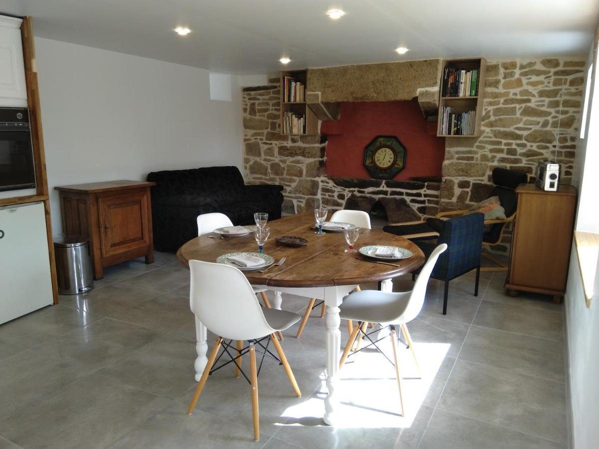 Les Charmantes Pierres Percees Ploumilliau Exterior photo